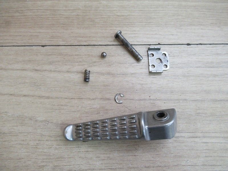Repose-pied arrière gauche Kawasaki ZZR 1400 2006-2011
