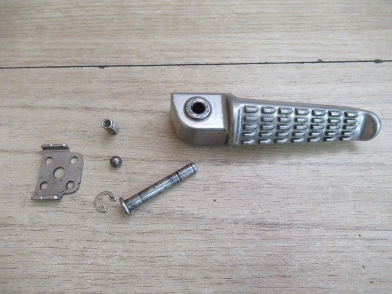 Repose-pied arrière droit Kawasaki ZZR 1400 2006-2011