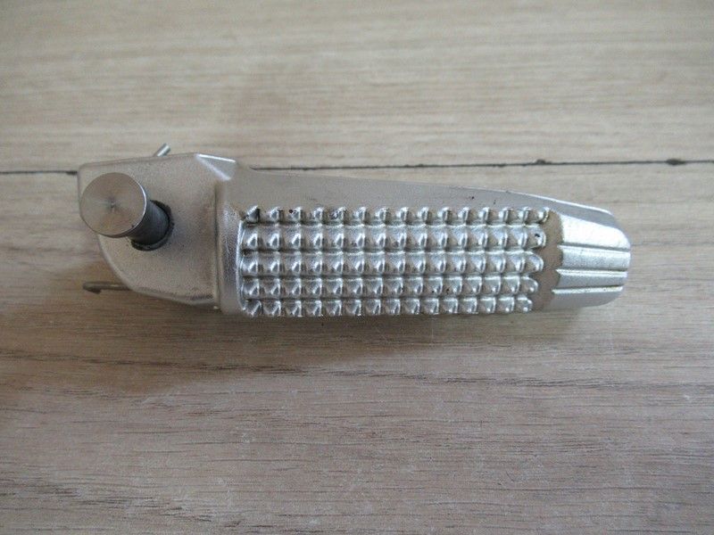 Repose-pied avant droit BMW K 1200 S 2003-2008 (46717660172)