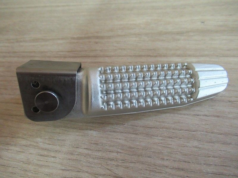 Repose-pied arrière gauche BMW K 1200 S 2003-2008 (46717660173)