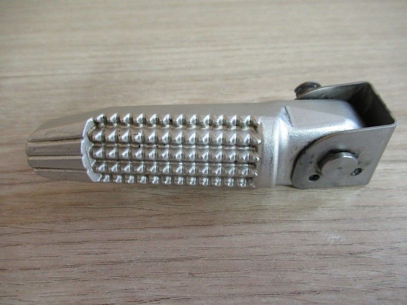 Repose-pied arrière droite BMW K 1200 S 2003-2008 (46717660174)