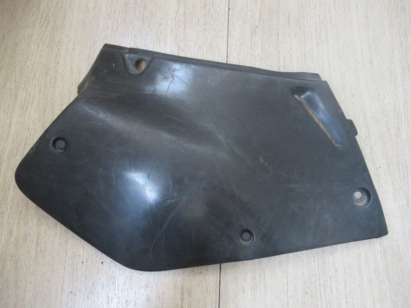 Cache latéral arrière droit Honda 125 CR 1995