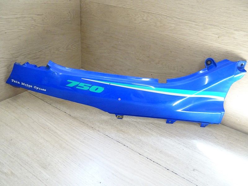 CARÉNAGE ARRIÈRE DROIT Suzuki 750 GSXF type GR78A 1989/1996