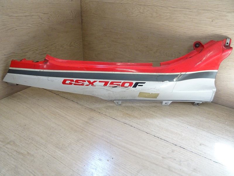 Carénage arrière droit Suzuki 750 GSXF type GR78A 1989/1996 (47111-20C00)