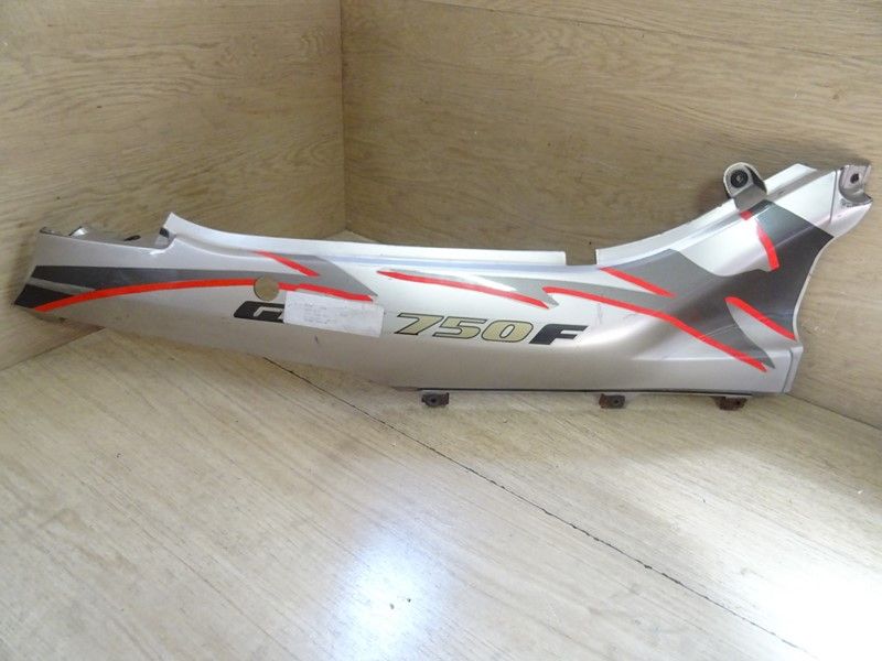 Carénage arrière droit Suzuki 750 GSXF type GR78A 1989/1996 (47111-20C00)
