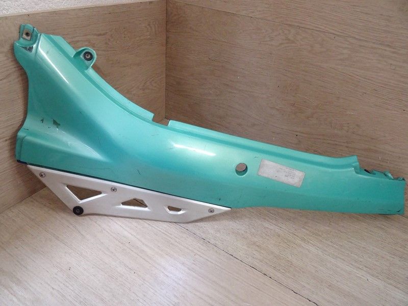 Carénage arrière gauche Suzuki 750 GSXF type GR78A 1989/1996 (47211-20C00)