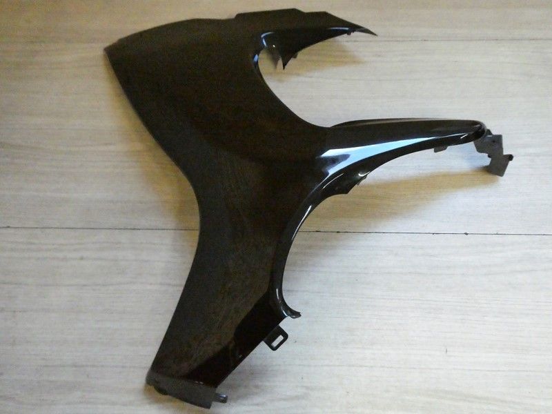Flanc gauche partie 1 Suzuki 1300 GSXR 2008/2013 CH135