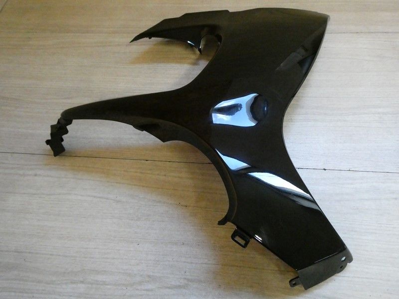 Flanc droit partie 1 Suzuki 1300 GSXR 2008/2013 CH135
