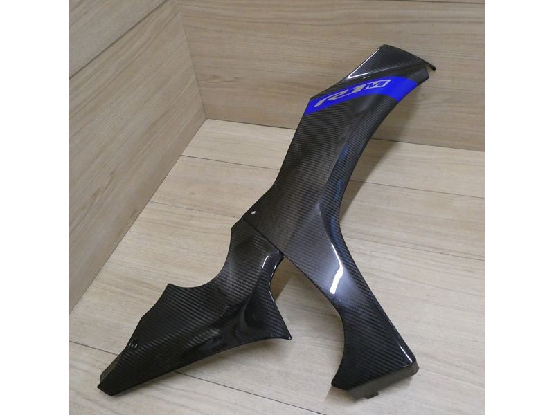Flanc droit carbone Yamaha R1 M 2020/2022