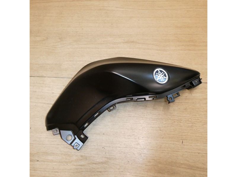 Couvre réservoir droit Yamaha MT125 2020 et 2021