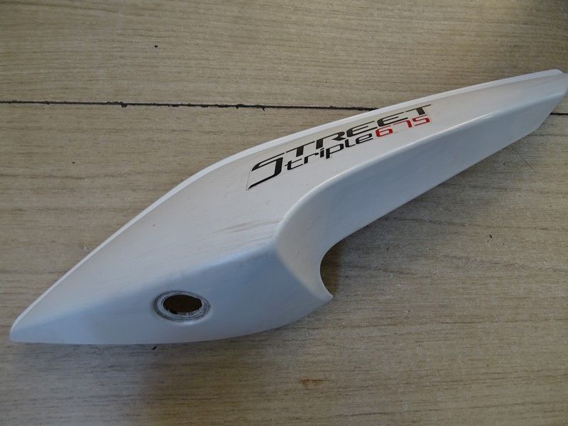 Carénage arrière gauche Triumph 675 et 675 R Street Triple 2013/2016