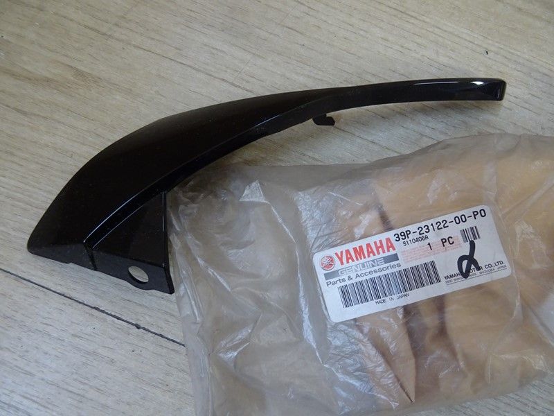 Carénage gauche de phare avant Yamaha 
FZ8 et FZ8S type 251/252/255/256 2011/2015