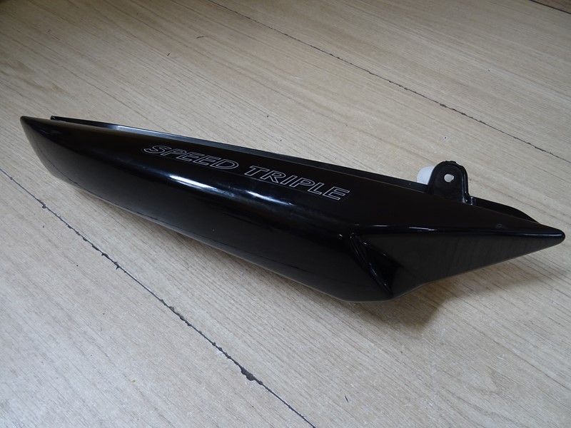 Cache latéral arrière droit Triumph 1050 Speed Triple 2005/2010