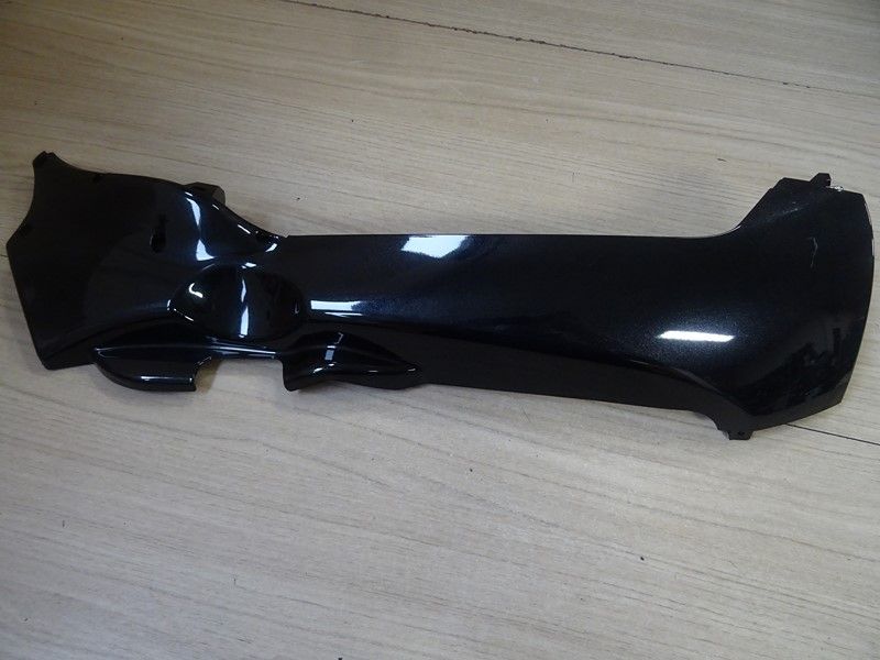 Carénage latéral droit Piaggio MP3 toutes cylindrées 2009/2014 (623070 654142)