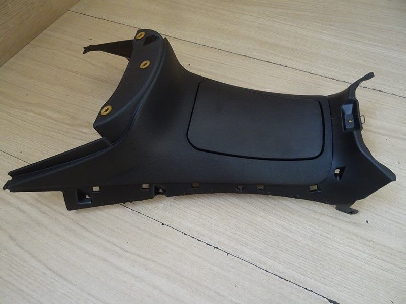 Couvercle central Piaggio MP3 toutes cylindrées 2007/2014 (623189000C)