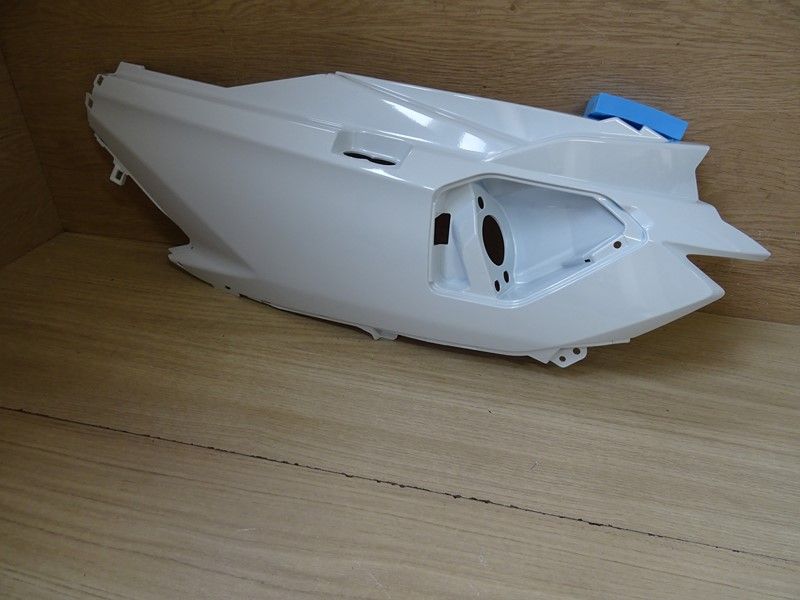 Carénage arrière gauche Suzuki AN 650 Burgman 2013/2017 (47211-26J00-RB5)