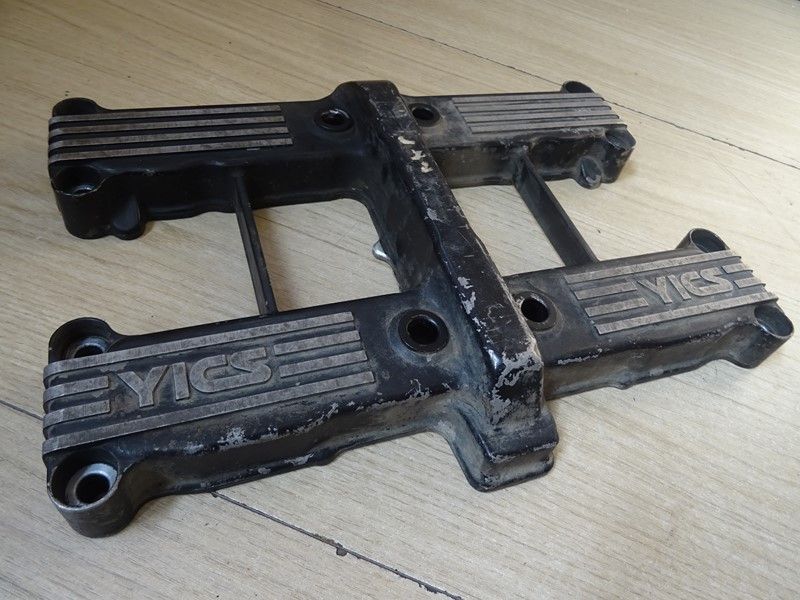 Cache culbuteur Yamaha 
400 XJ type 4V7 1981/1983