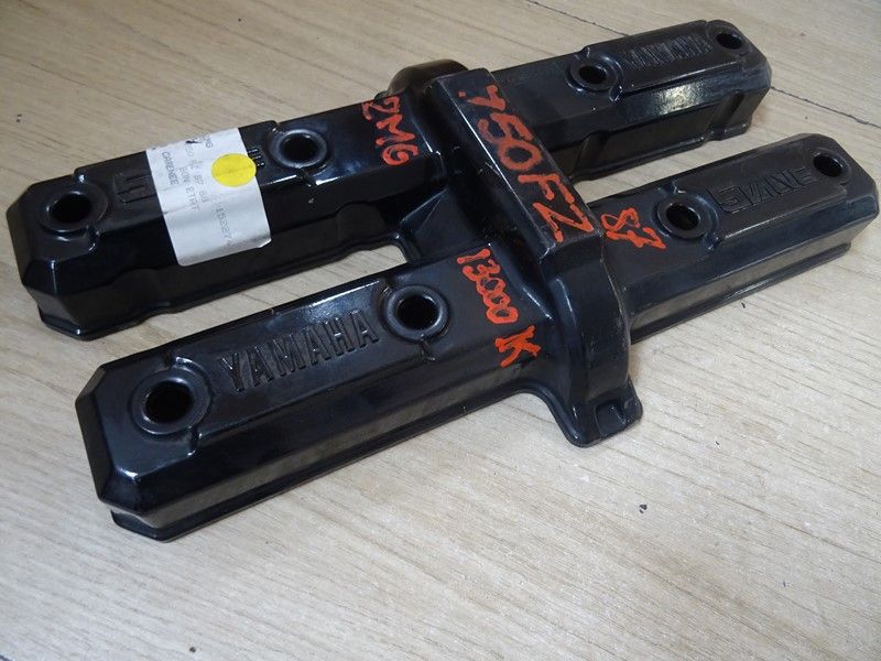 Cache culbuteur Yamaha 
750 FZ type 2MG 1987/1988