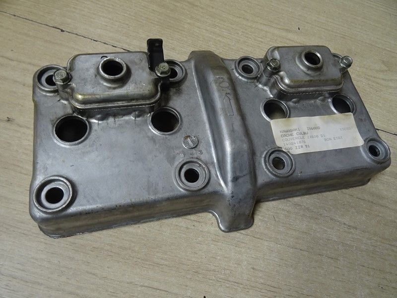 Cache culbuteurs Kawasaki 
ZZR 600 type ZX600D 1991/1992