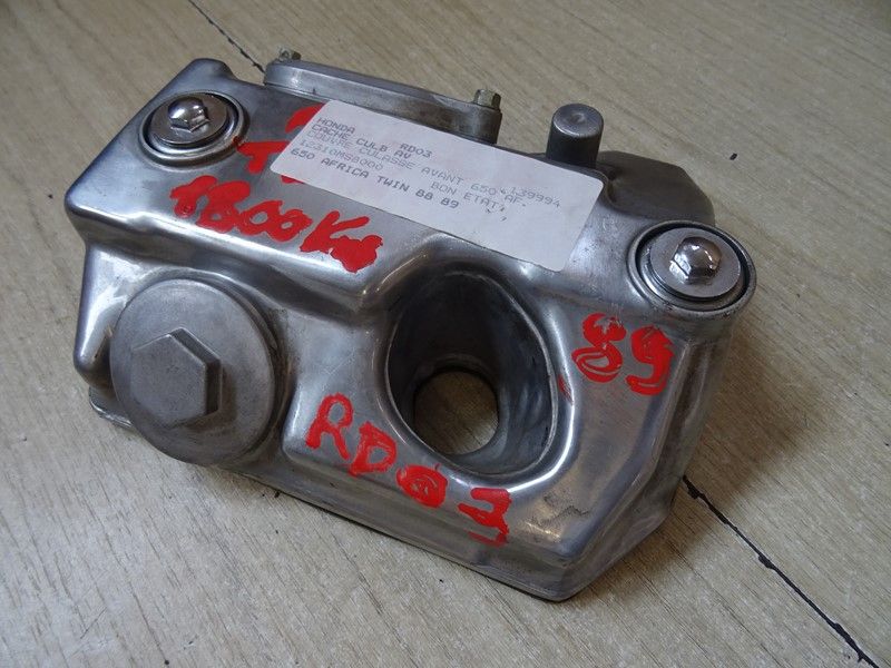 Cache culbuteur avant Honda 650 XRV type RD03 1988/1989