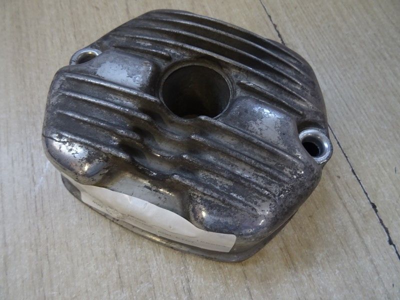 Cache culbuteur droit ou gauche Honda CX 400 type NC05 et NC06 1979/1982 // 
CX 500 C type PC01 1980/1982