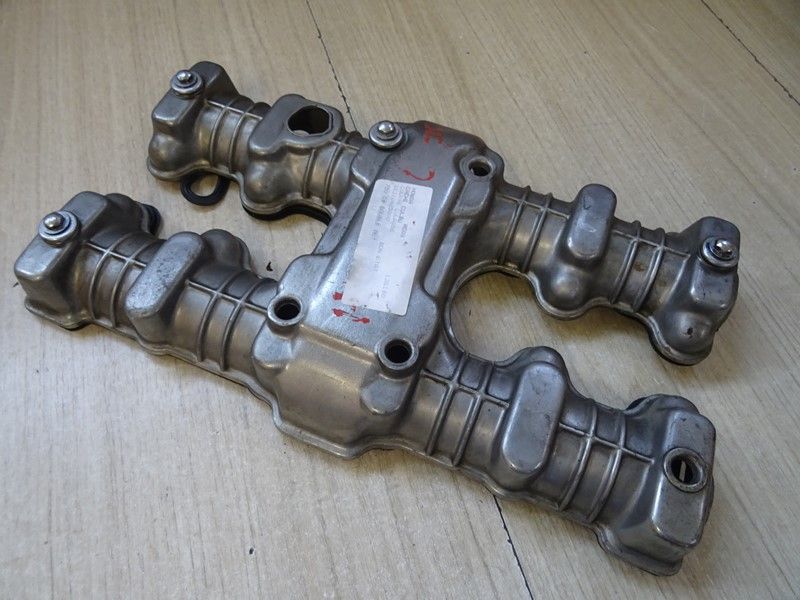 cache culbuteur Honda 
CB 750 K type RC01 1979/1982