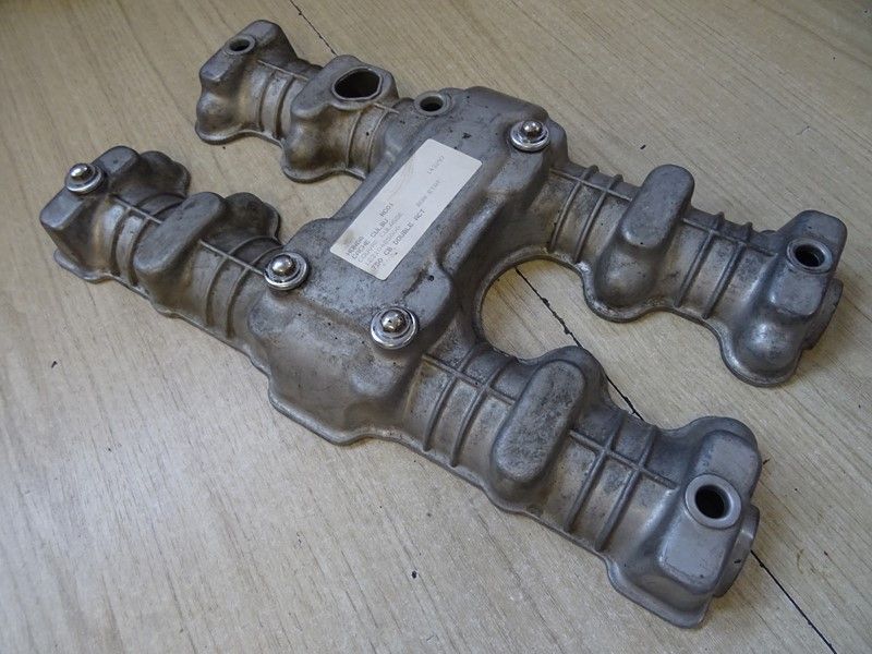 cache culbuteur Honda 
CB 750 K type RC01 1979/1982