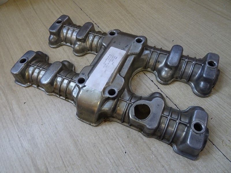 cache culbuteur Honda 
CB 900 F Bol d'Or type SC01 1979/1983