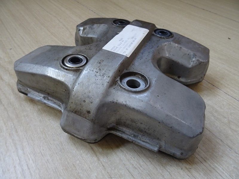 Cache culbuteur avant Honda 750 VFC type RC28 1988/1989
