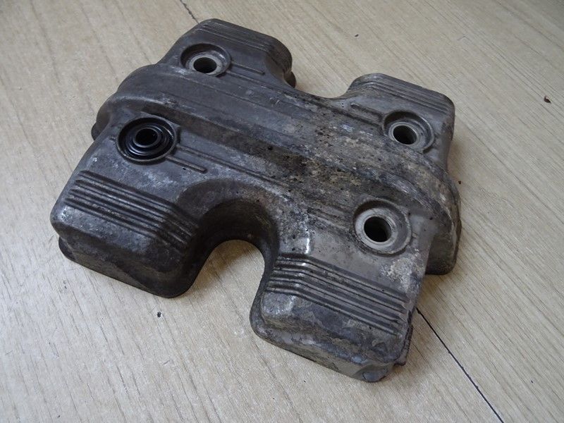 Cache culbuteur avant Honda 
750 VFS type RC07 1982/1985