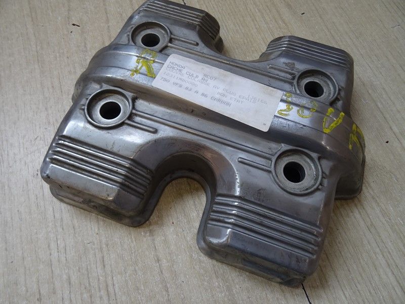 Cache culbuteur avant Honda 
750 VFS type RC07 1982/1985