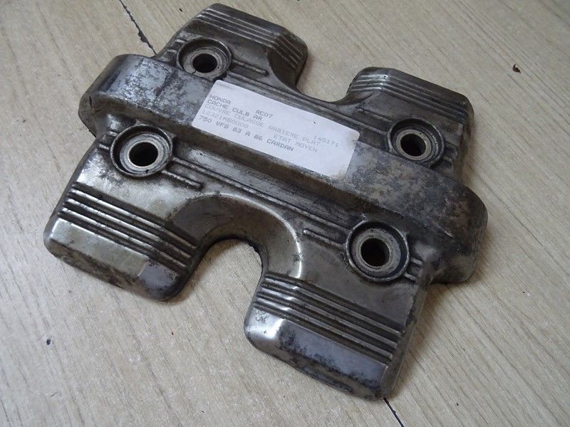 Cache culbuteur arrière Honda 
750 VFS type RC07 1982/1985