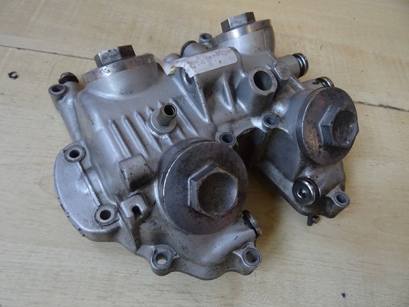 Cache culbuteur Honda 
NX 650 type RD02 1988/1994