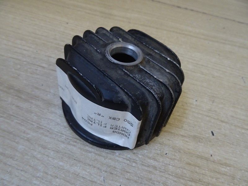 Carter de filtre à huile Honda 400 CBX type NC07 1982/1983 // 
550 CBX F type PC04 1982/1985