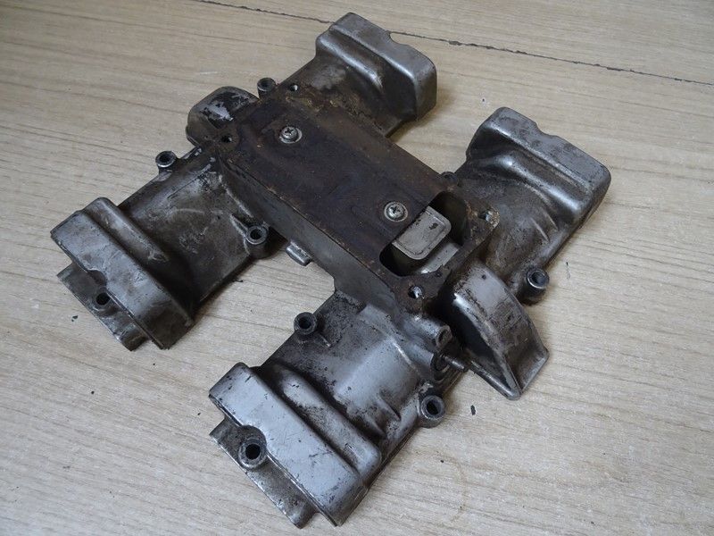 Cache culbuteurs Suzuki 
GSX 400 type GS40X 1980/1983