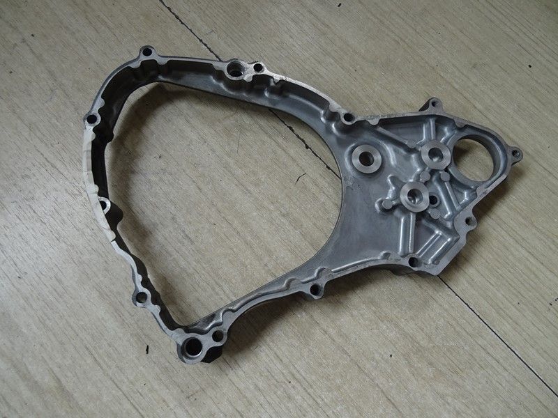 Carter intérieur d'alternateur Suzuki 
650 DRSE, R, RE type SP43A/SP44A/SP45A 1991/1995
