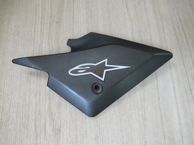 Cache latéral droit Suzuki SV1000 2007-2007 (47111-16G10-RH)