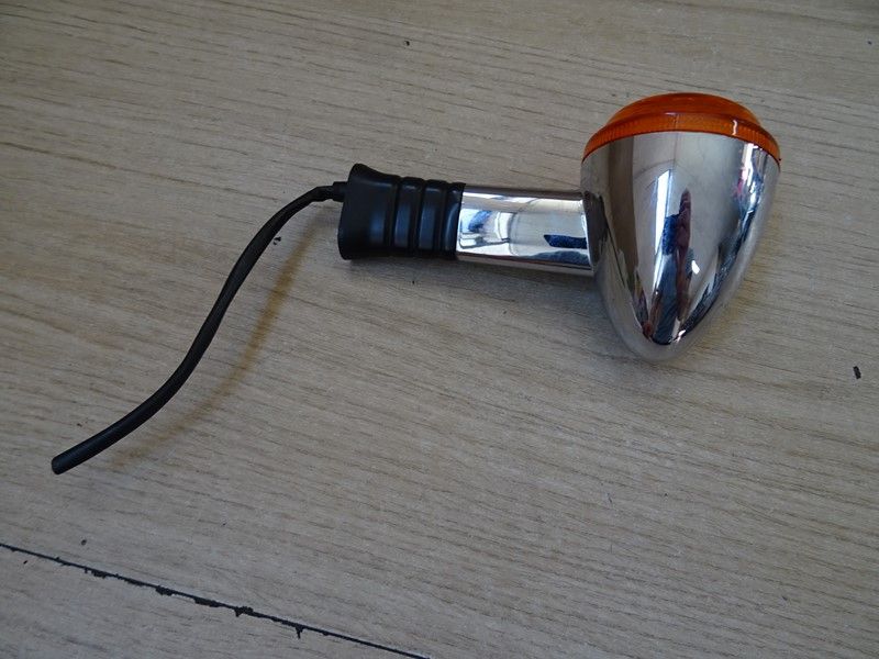 Clignotant avant droit Triumph Bonneville T100 T120 et autres twins 2017/-