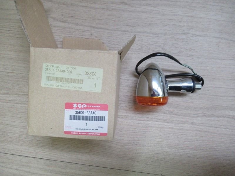 Clignotant avant droit Suzuki VL1500 Intruder 2017      (35601-38AA0-000)