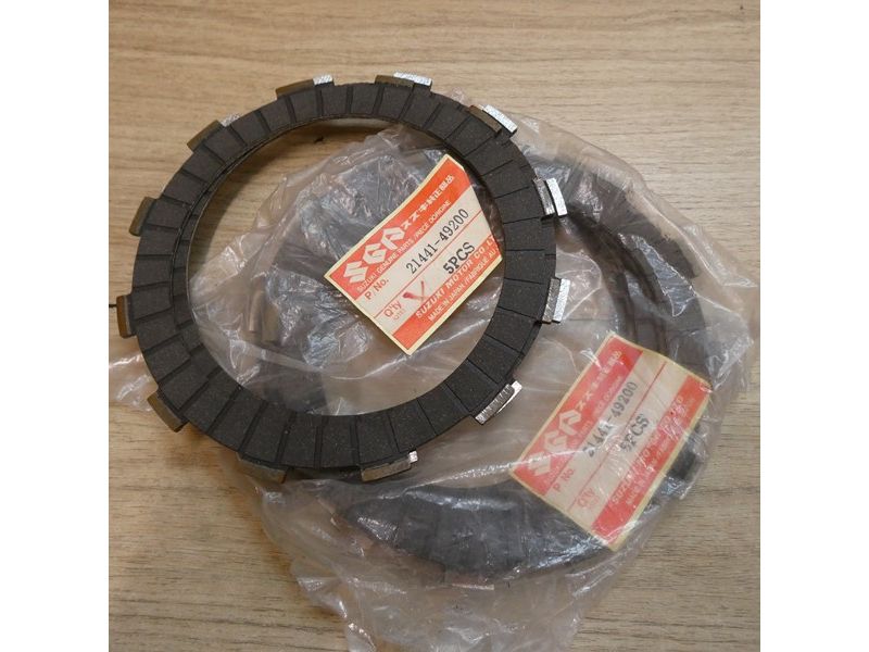 Jeu de 7 disques garnis Suzuki DR 800 1990 à 1996