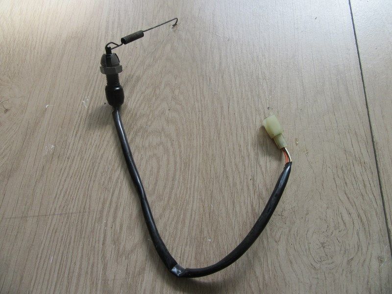 Contacteur feu stop arrière Suzuki SFV  650 Gladius 2009/2014