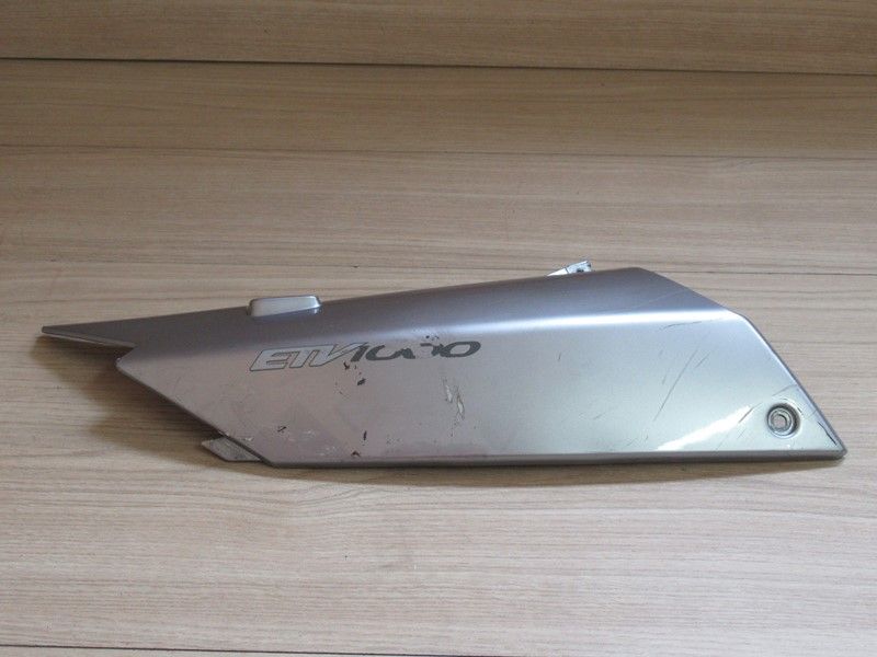 Flanc arrière droit Aprilia ETV 1000 Caponord 2001-2003 (AP8124586)