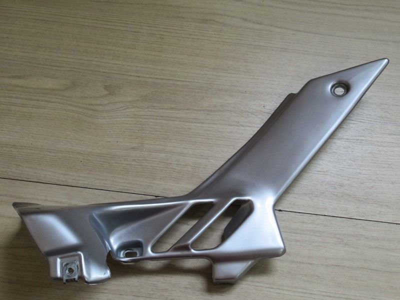 Cache latéral droit Aprilia ETV 1000 Caponord 2001-2003