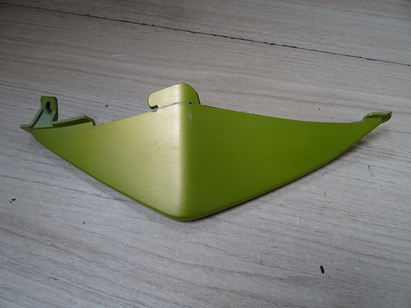 Couvercle droit de garde-boue arrière Suzuki 750 GSR 2011-16 (63171-08J0)