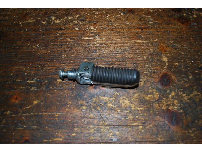 Ropose pied avant droit Suzuki 1200 Bandit 1996-99