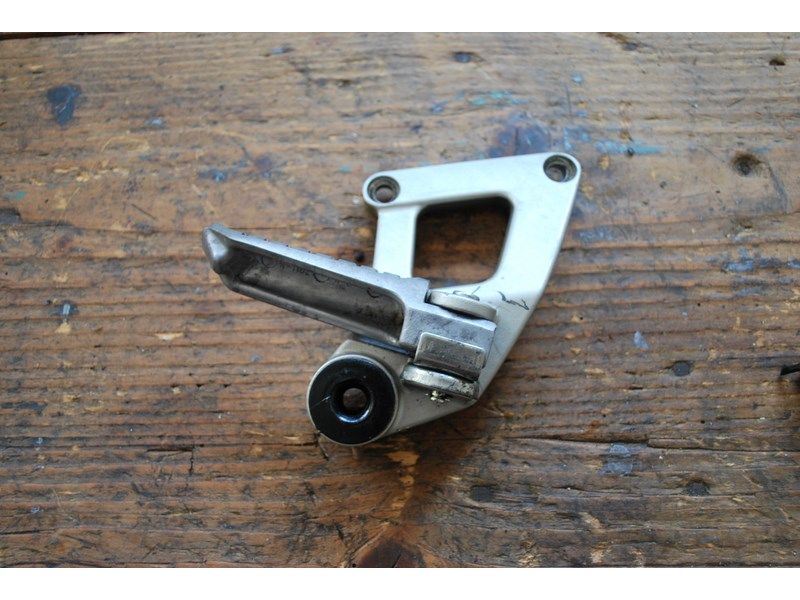 Platine arrière droite Kawasaki ZZR600