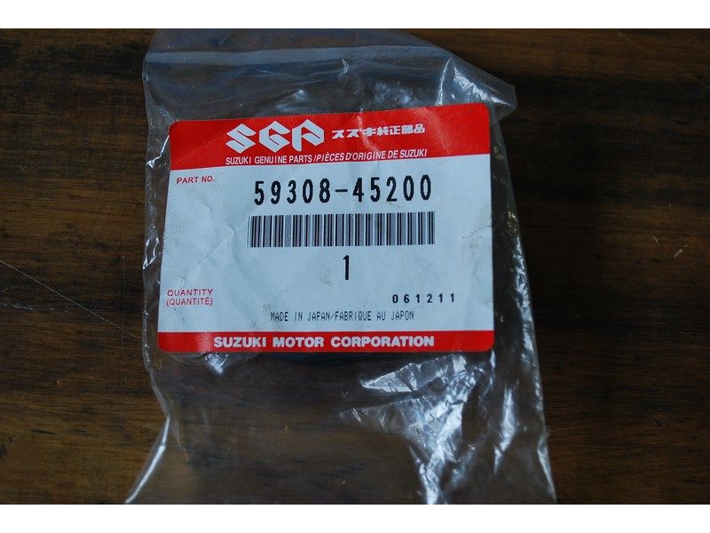 Soufflet de piston d'étrier avant Suzuki GN 250 1985-96, GS 1100 1982-86, GSX 750 1983-86, GS 850 1982-86 (59308-45200)