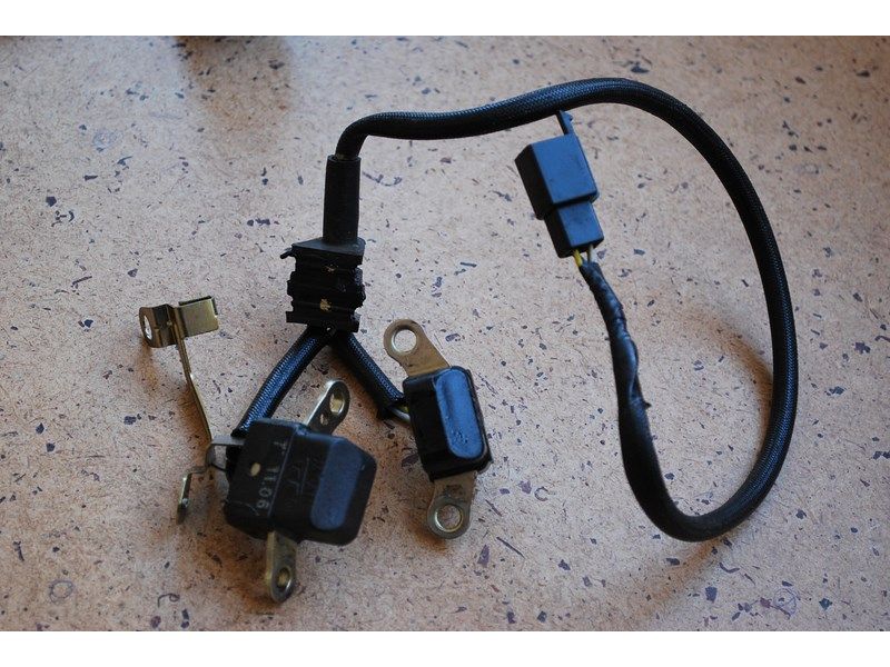 Jeu de capteurs d'allumage Honda 1000 CBR (SC21) 1987-88 (30300-MM5-003)
