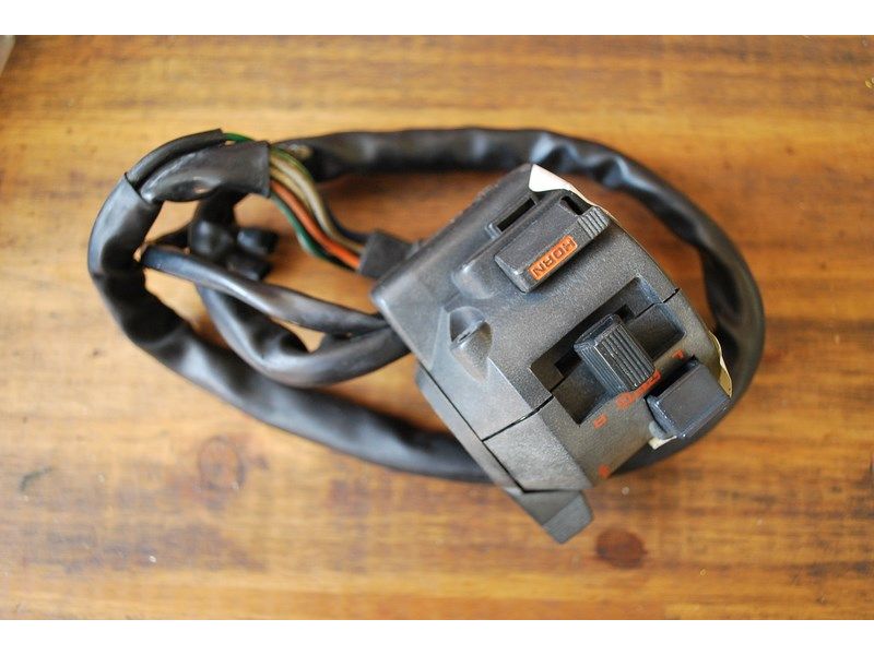 Commodo gauche Honda 1000 CBR (SC21) 1987-1988 (35200MM5600)