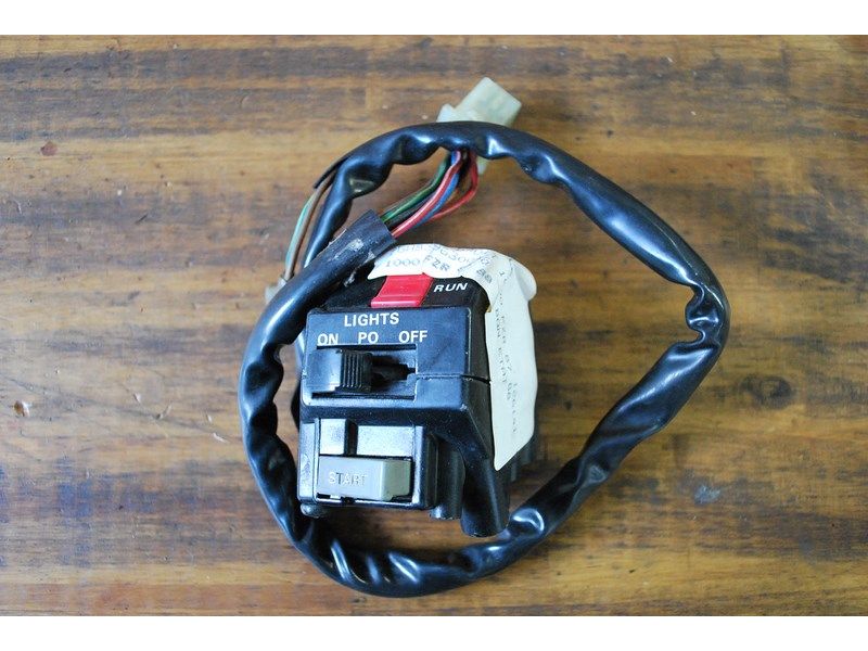 Commodo droit Yamaha 1000 FZR (2LE) 1987-1988 (2GH-83963-00-00)